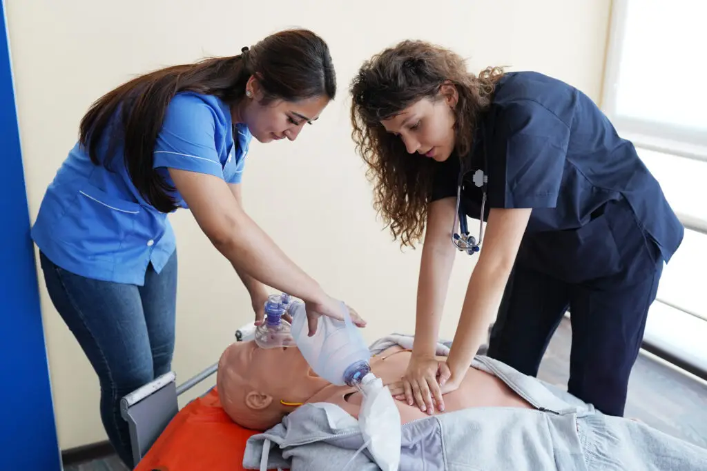 Nursing,Students,Are,Learning,How,To,Rescue,The,Patients,In
