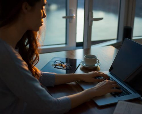 WEB-woman-with-laptop